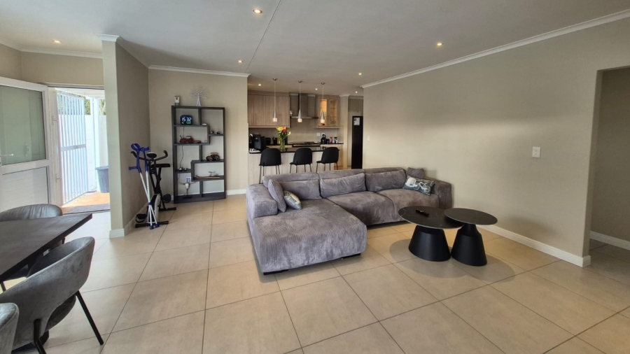 3 Bedroom Property for Sale in Sunningdale Western Cape